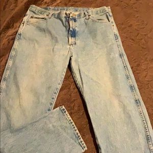 Light washed boyfriend jeans